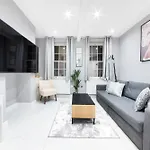 High Ceiling Modern Apartment Heart Of Central London