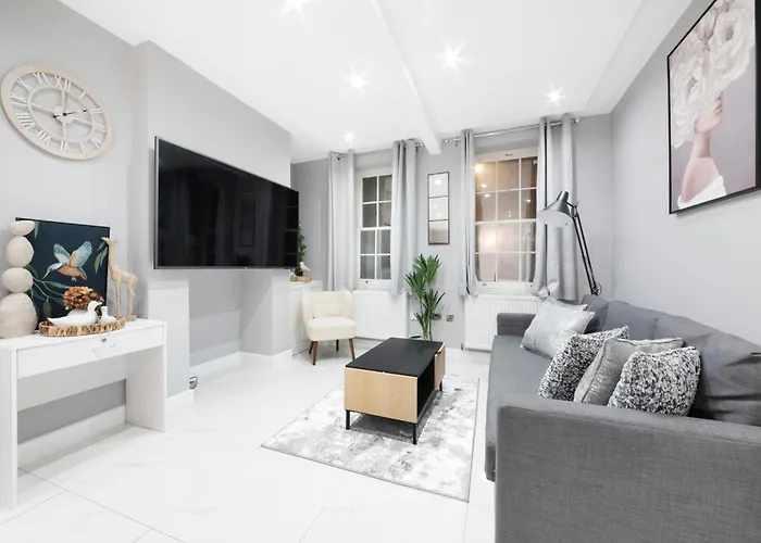 High Ceiling Modern Apartment Heart Of Central London