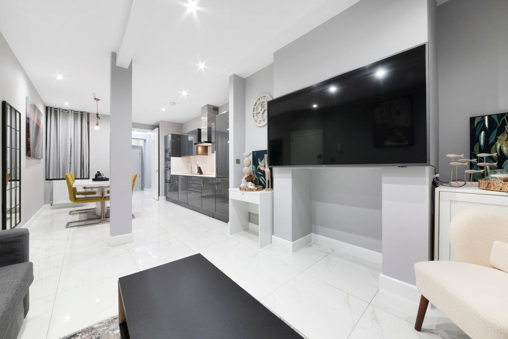 Apartment High Ceiling Modern Heart Of *