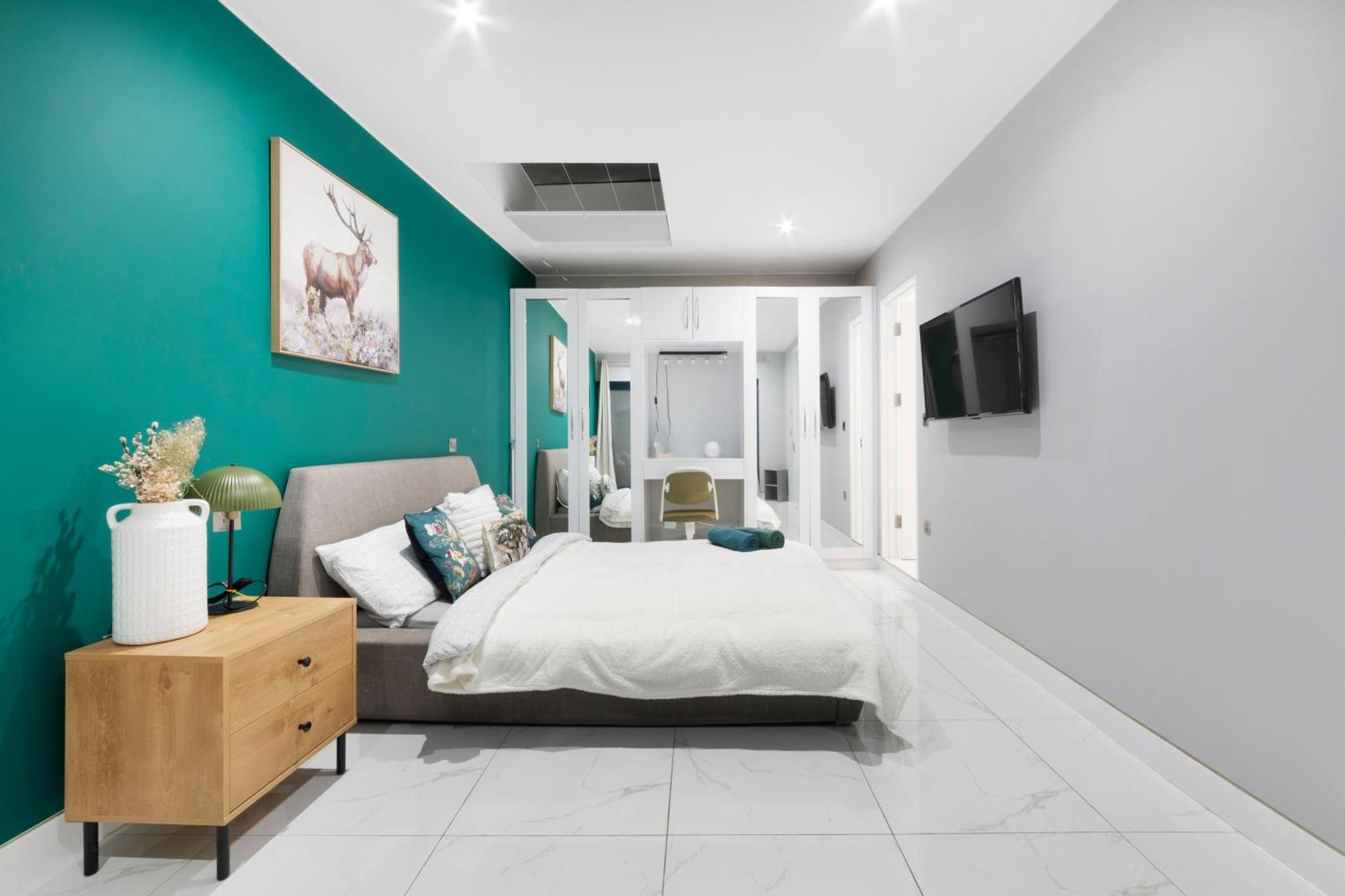 Apartment High Ceiling Modern Heart Of